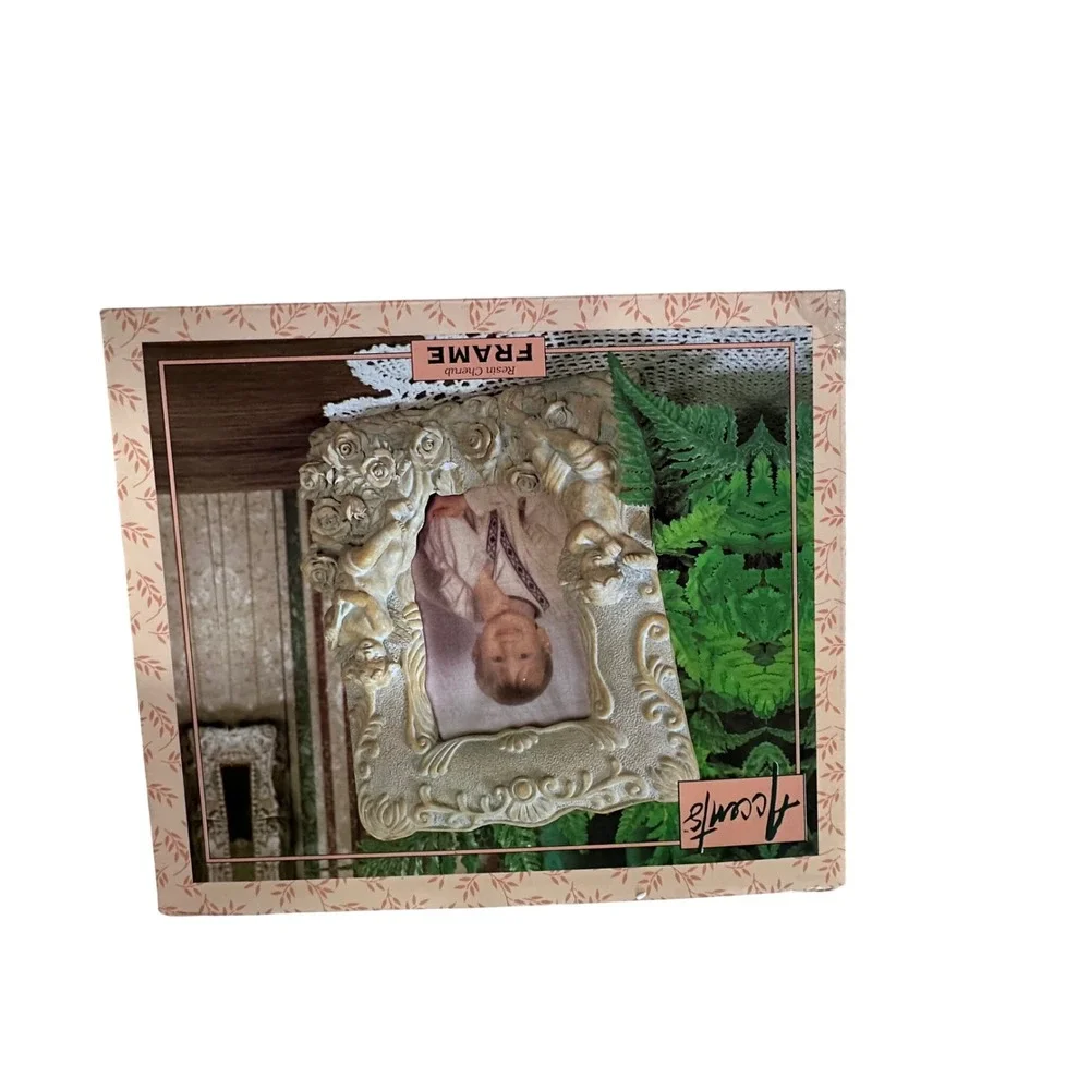 Accents Resin Cherub Picture Frame Vintage Style Angels Roses 3.5x5 WMC11